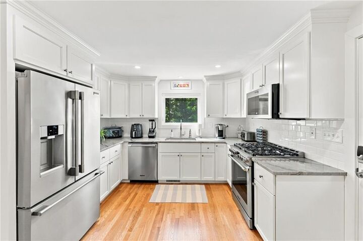 Property Photo:  172 Bayview Avenue  RI 02809 
