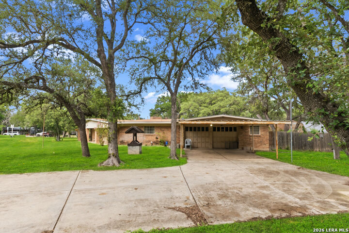 Property Photo:  210 Kimberly Dr  TX 78148 
