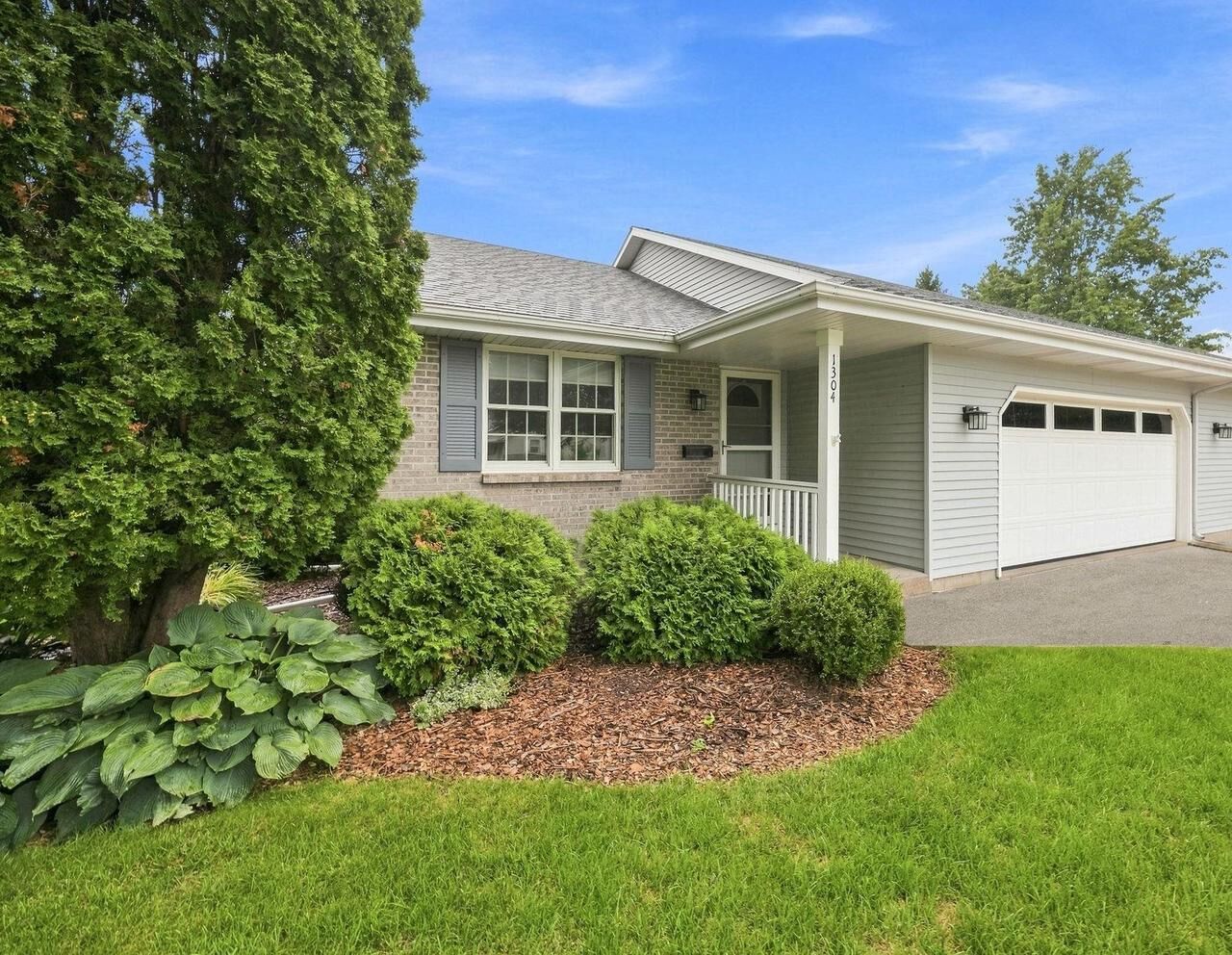 Property Photo:  1304 Nantucket Drive A  WI 53546 