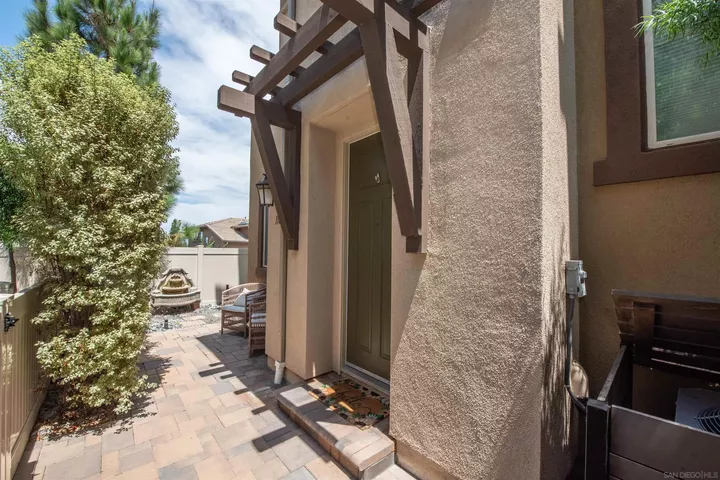 Property Photo:  1164 Via Lucero  CA 92056 