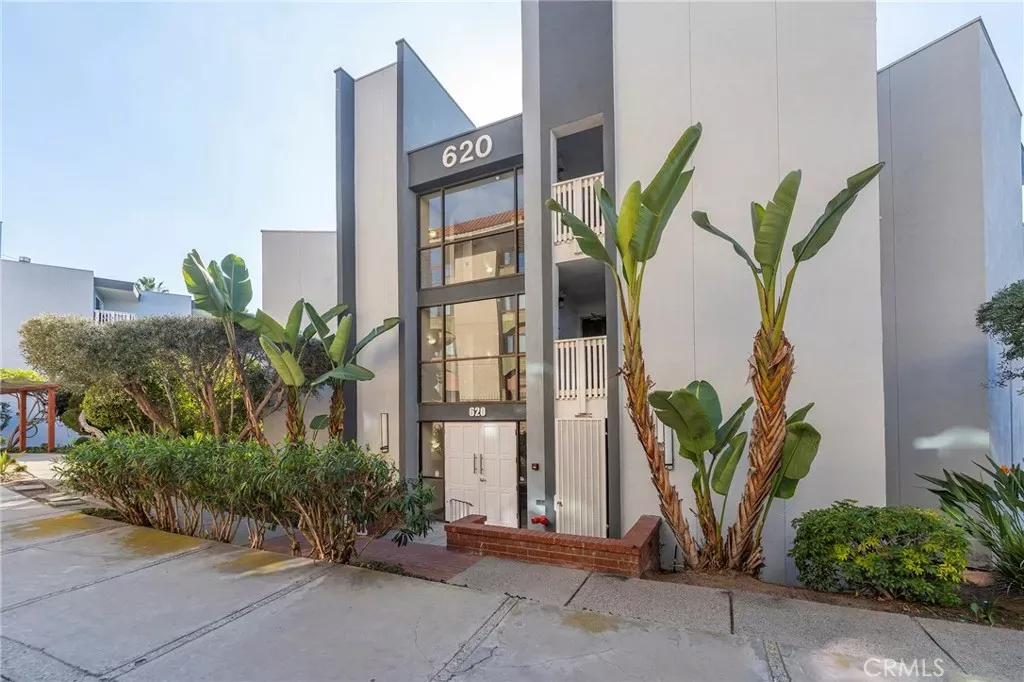 Property Photo:  630 The Village 107  CA 90277 