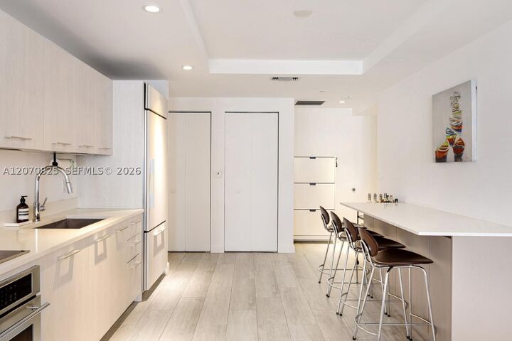Property Photo:  55 SW 9th St 1609  FL 33130 