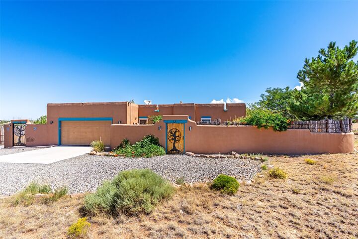Property Photo:  1 Domingo Place  NM 87508 