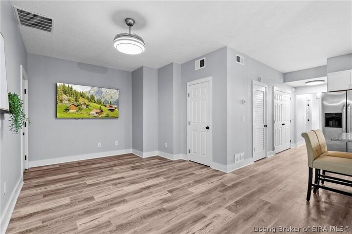 Property Photo: 925 E 7th Street 104 IN 47130