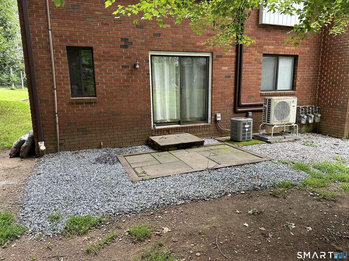 Property Photo: 550 Darling Street 5H CT 06489