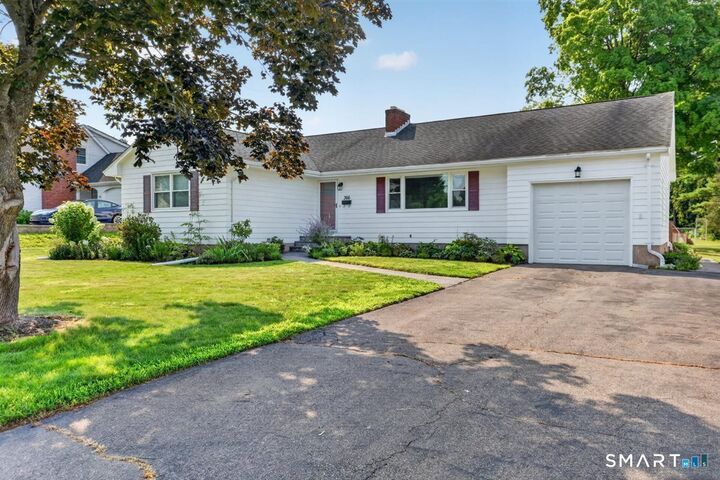 Property Photo:  366 Hackmatack Street  CT 06040 
