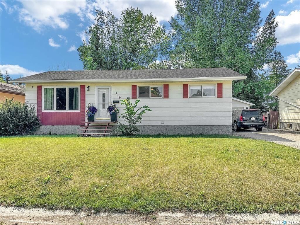 Property Photo:  219 4th Avenue  SK S0G 5C0 