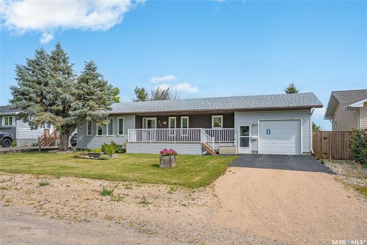 Property Photo:  102 Rosher Street  SK S0K 0E8 