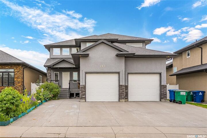 242 Pohorecky Street — photo 1
