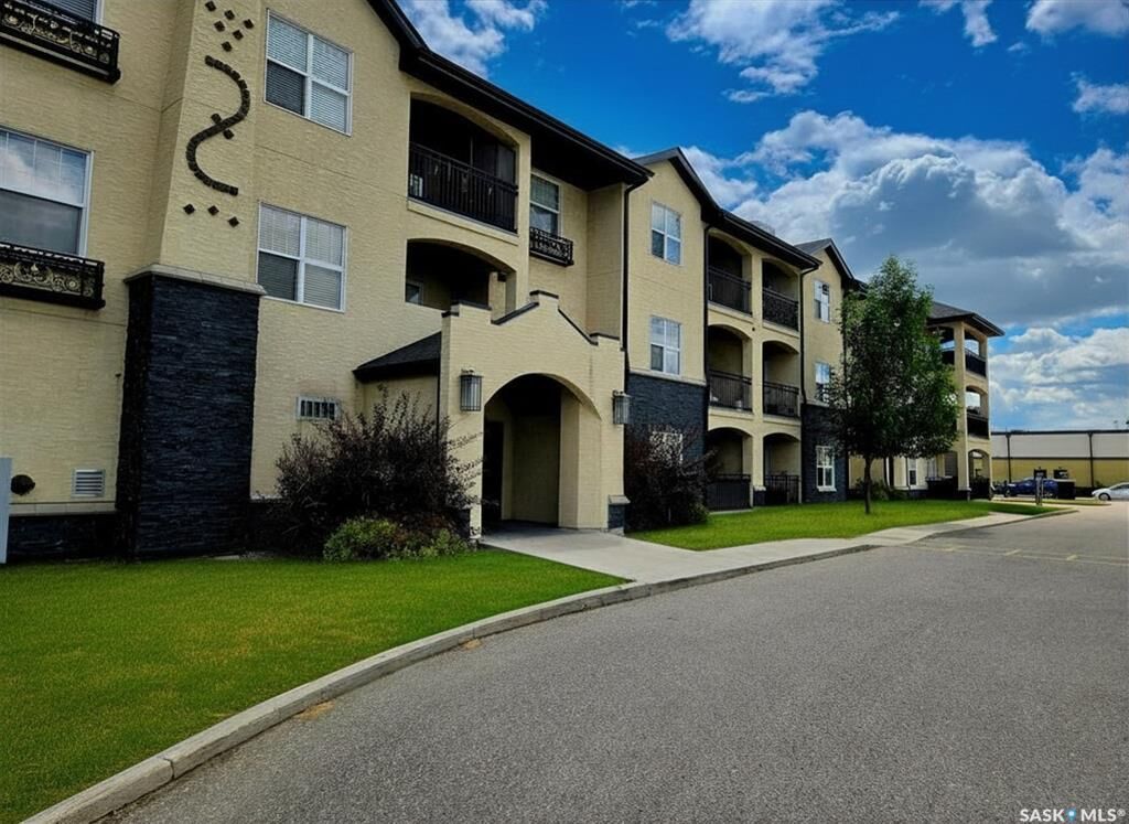 Property Photo:  211 Ledingham Street 216  SK S7V 0C5 