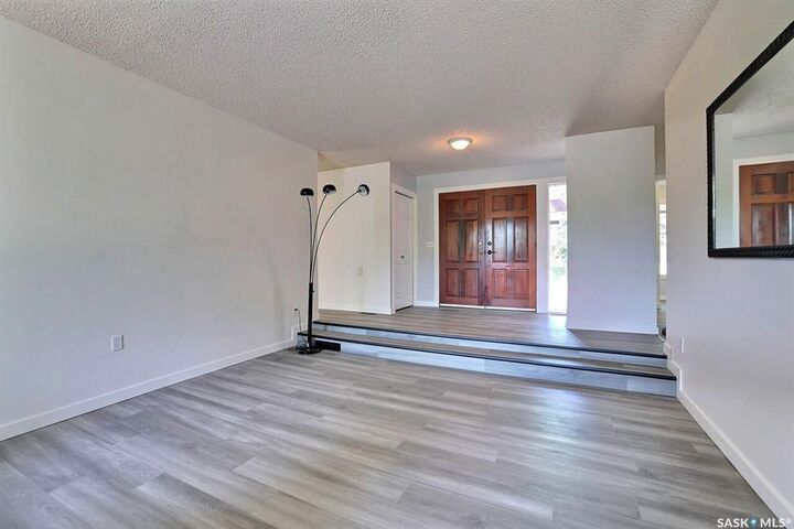 Property Photo: 122 Edenwold Crescent SK S4R 8A3