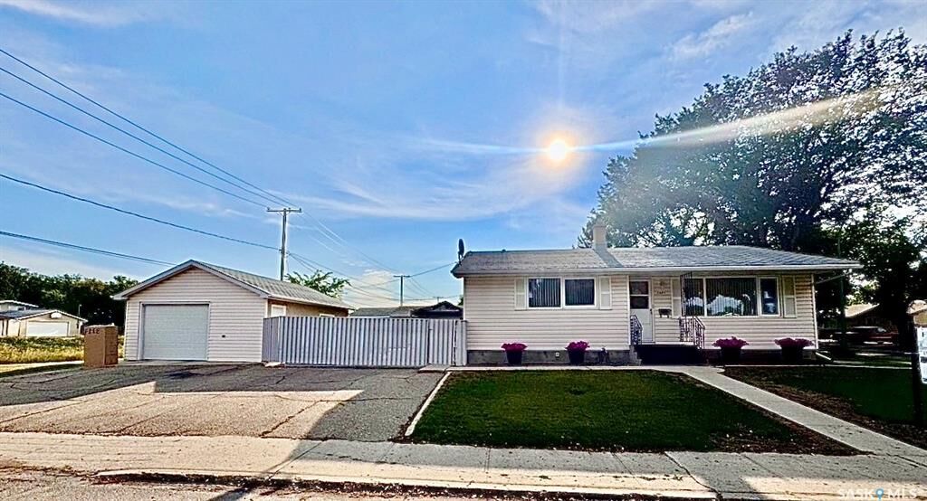 Property Photo: 125 Garnet Street N SK S4R 3S7