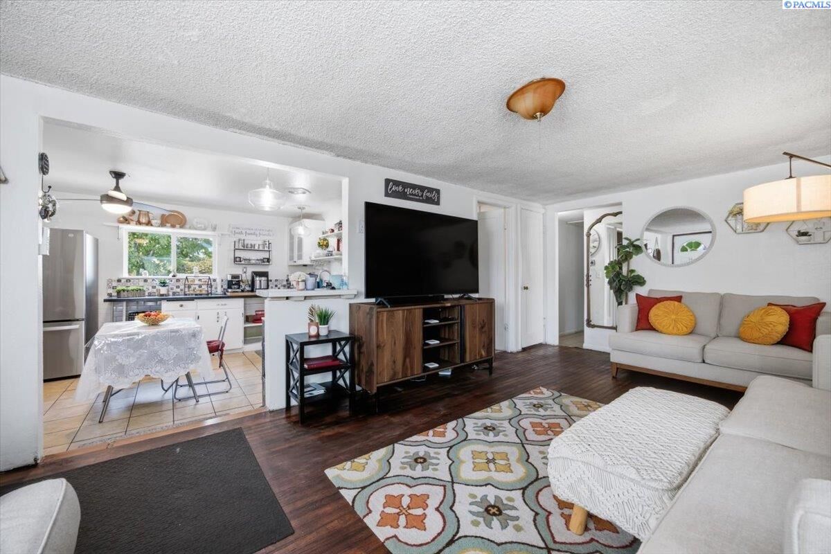 Property Photo:  1603 N 12th Ave.  WA 99301 
