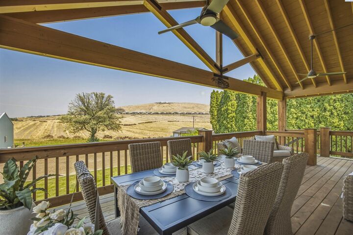 Property Photo: 97904 E Clover Road WA 99338