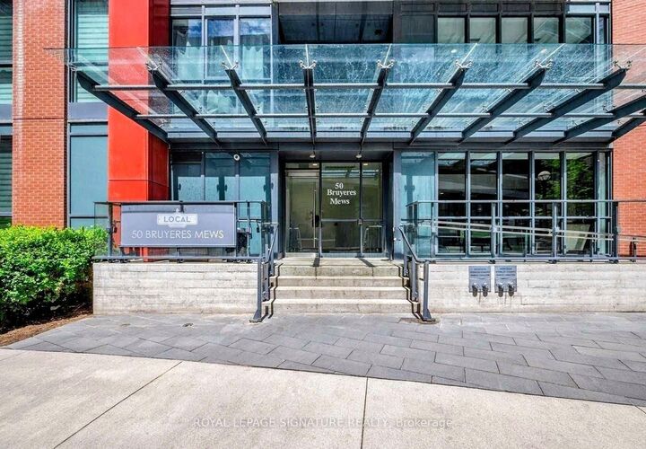 Property Photo: 50 Bruyeres Mews 809 ON M5V 0H8