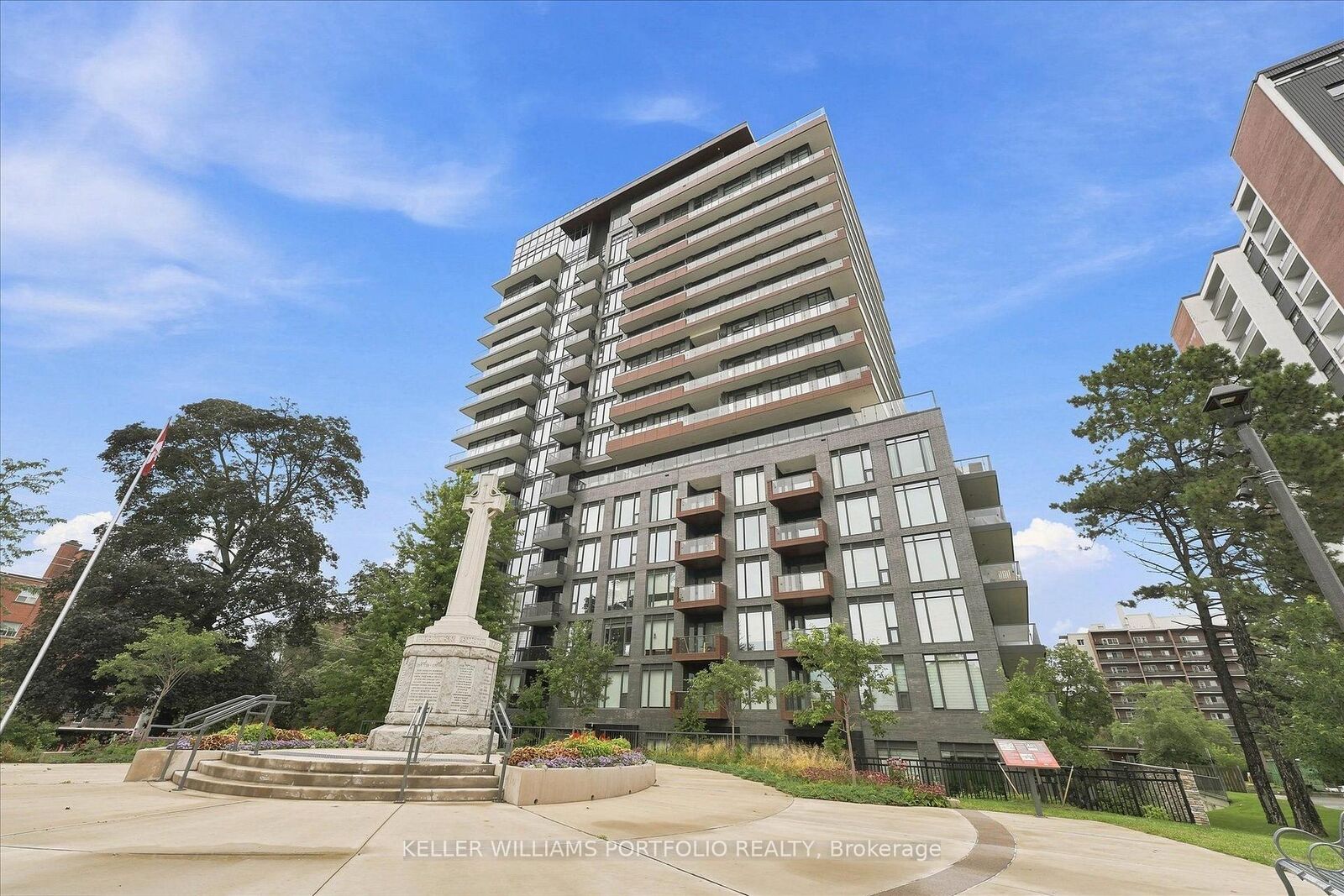 Property Photo: 21 Park Street E 506 ON L5G 0C2