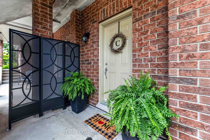 Photo de la propriété: 241 Crestway Drive C ON K2G 0A9