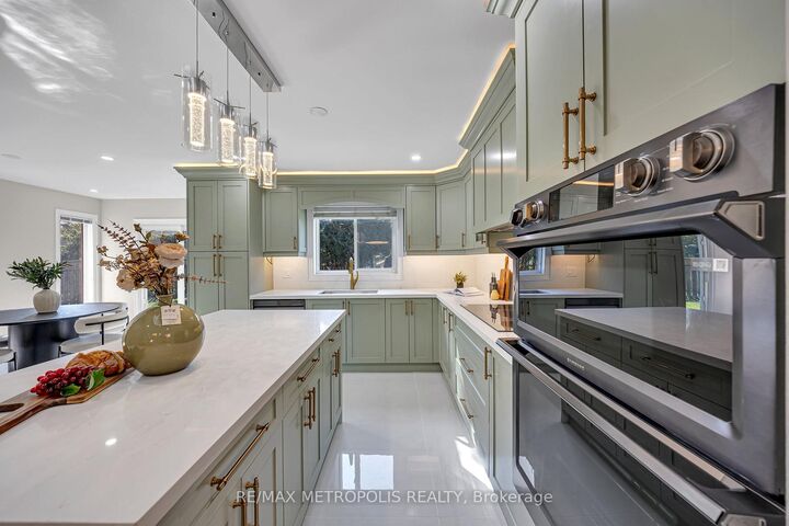 Property Photo: 296 Thornton Road N ON L1J 6T7