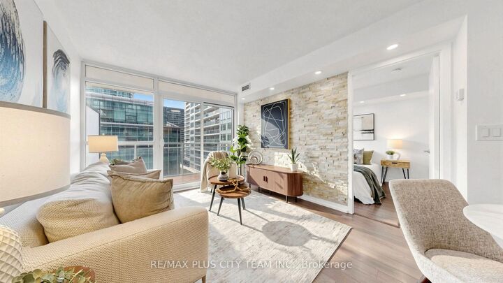 38 Dan Leckie Way 1103 — photo 1