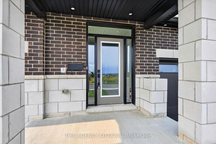 Property Photo: 1202 Spoor Street ON K2K 1X7