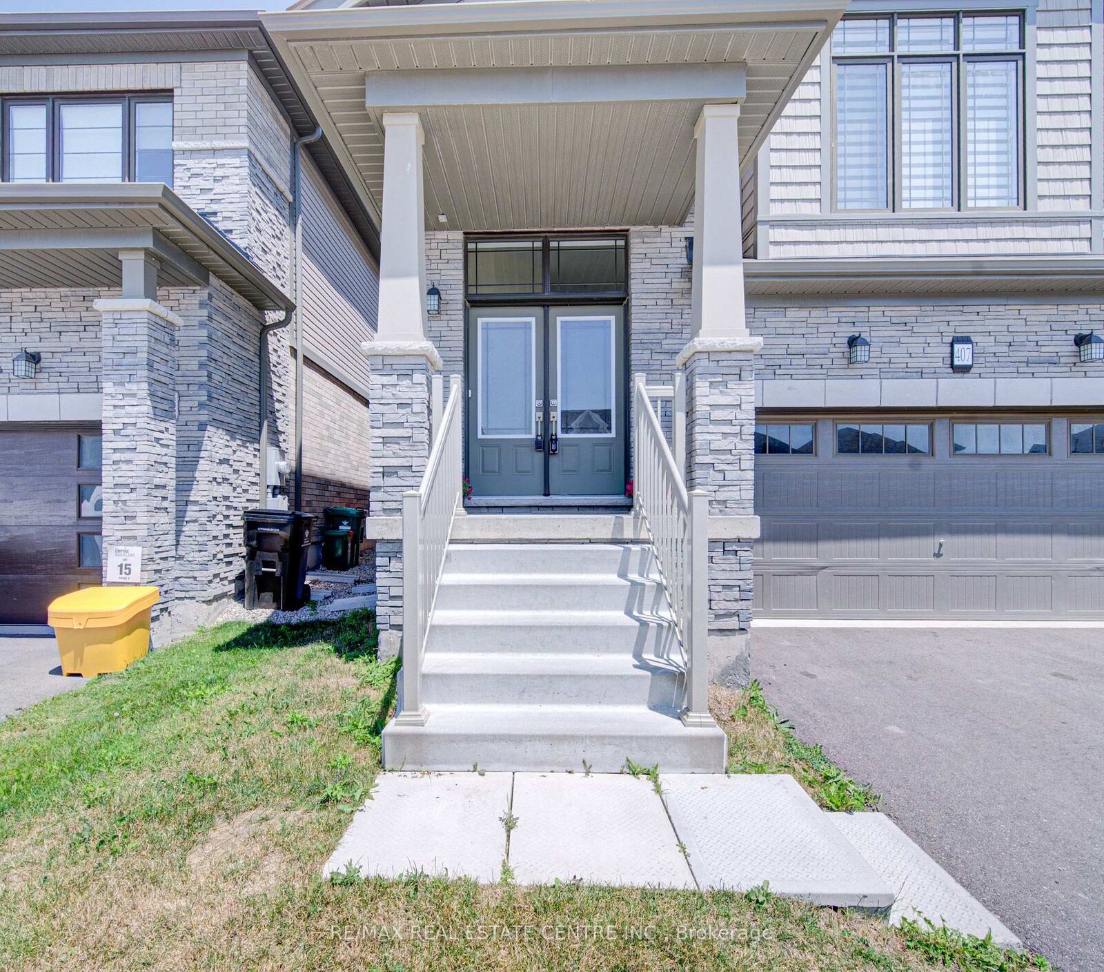 Property Photo:  407 Dolman Street  ON N0B 1M0 