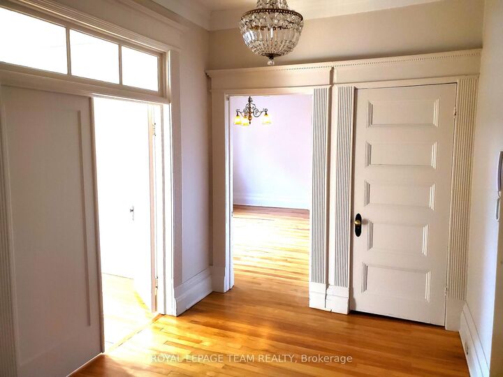 Property Photo:  540 Gilmour Street 1  ON K1R 5L6 