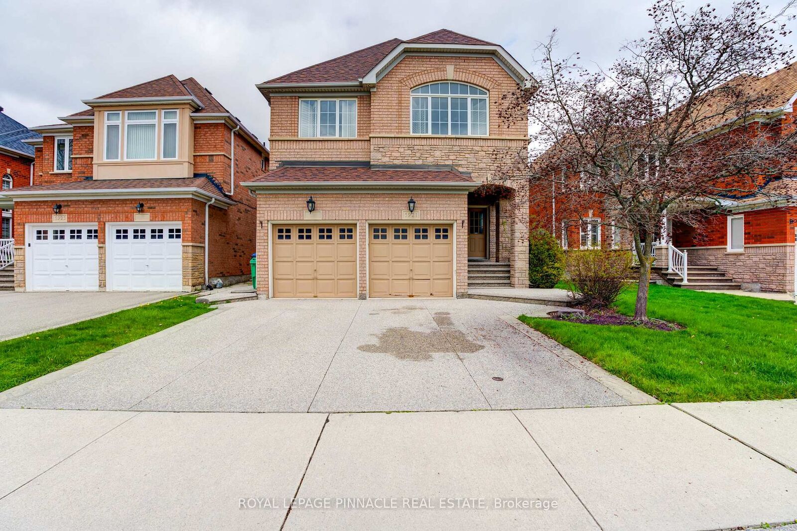 Property Photo:  5921 Summerside Drive  ON L5M 6K9 