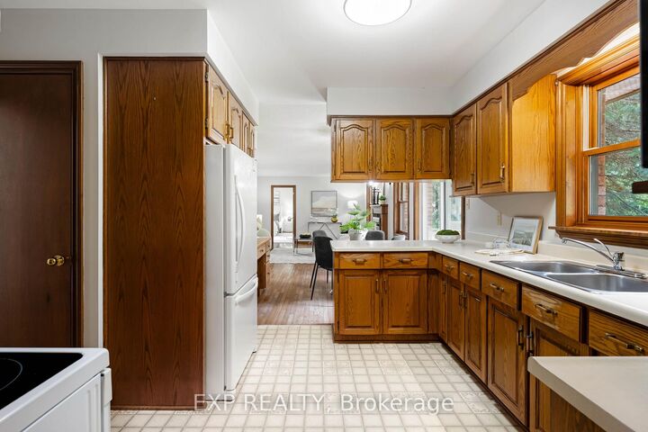 Property Photo: 9 Leader Drive ON L9W 6M6