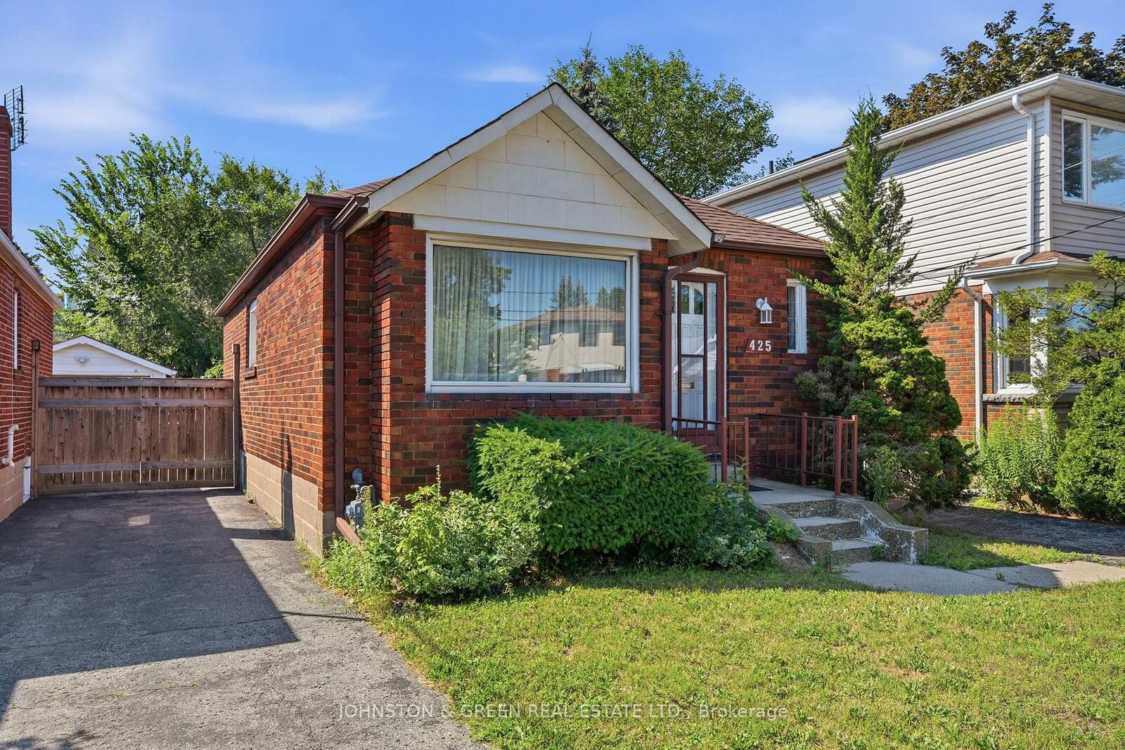 Property Photo:  425 O'Connor Drive  ON M4J 2W5 