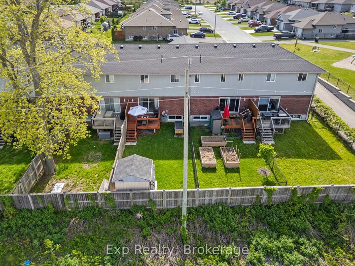 Property Photo:  54 Cortland Crescent  ON K8V 0E9 