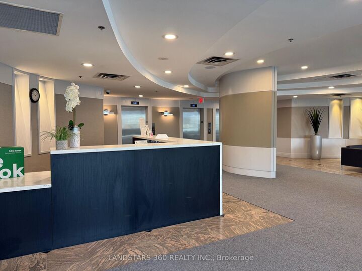 Property Photo: 39 Oneida Crescent 906 ON L4B 4T9