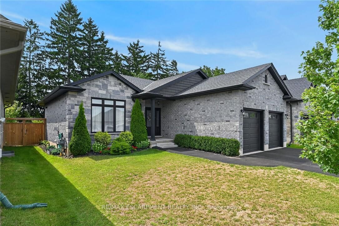 Property Photo: 26 Stonebridge Place ON N3Y 0E6