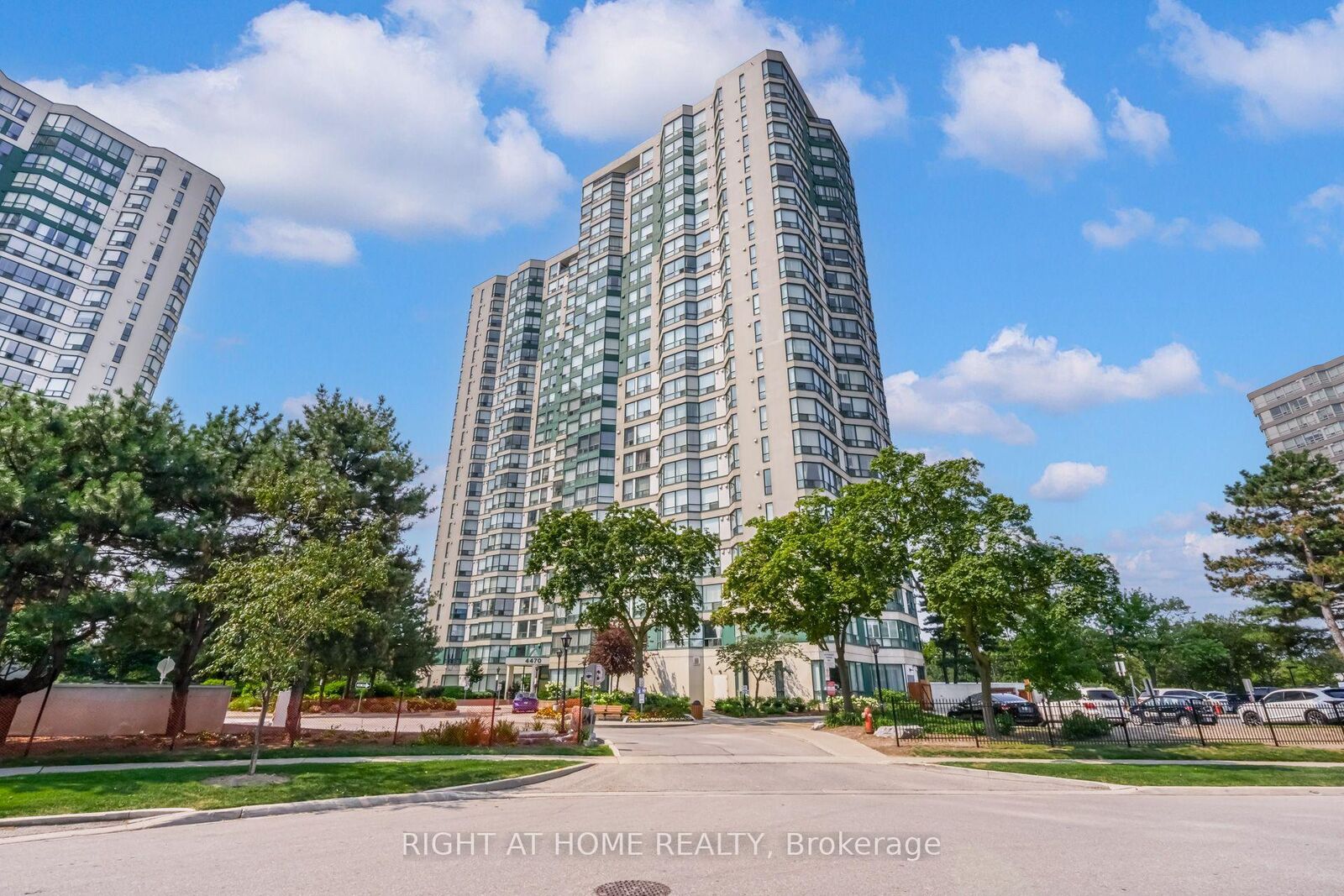 Property Photo: 4470 Tucana Court 308 ON L5R 3K8