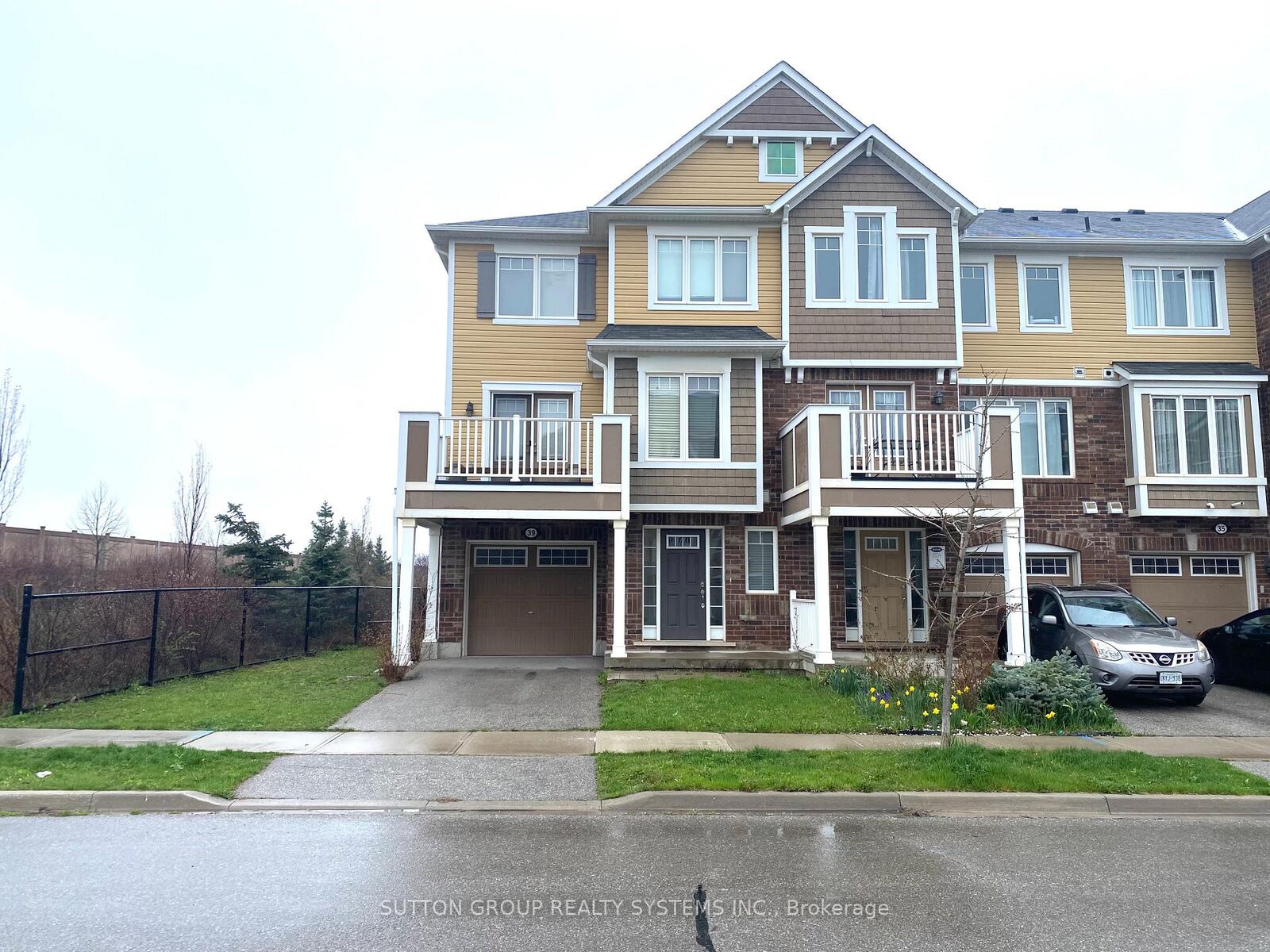 Property Photo: 39 Suitor Court ON L9T 8R9