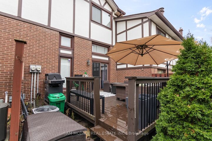 Property Photo: 4230 Fieldgate Drive 4 ON L4W 2M5