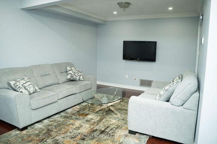 Property Photo:  2065 Blue Ridge Crescent  ON L1X 2N5 