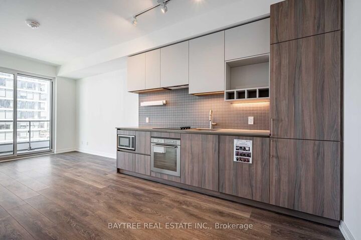 Property Photo:  950 Portage Parkway 3510  ON L4K 0J7 