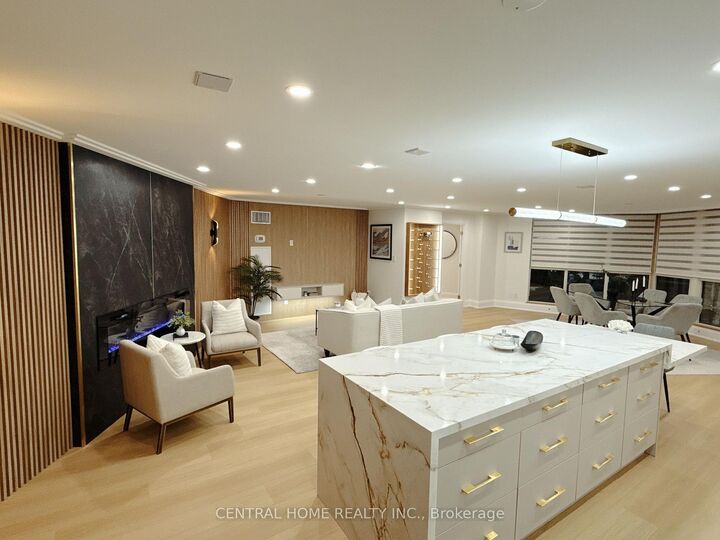 85 Skymark Drive 302 — photo 1