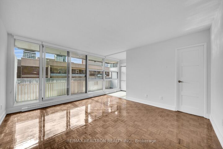 Property Photo:  33 Isabella Street 201  ON M4Y 2P7 