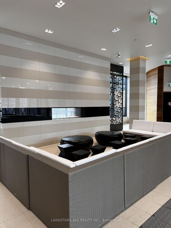 Property Photo:  501 Yonge Street 4213  ON M4Y 1Y4 