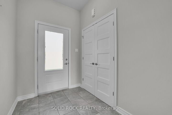 Property Photo:  82 O'Donovan Drive  ON K7C 0S2 