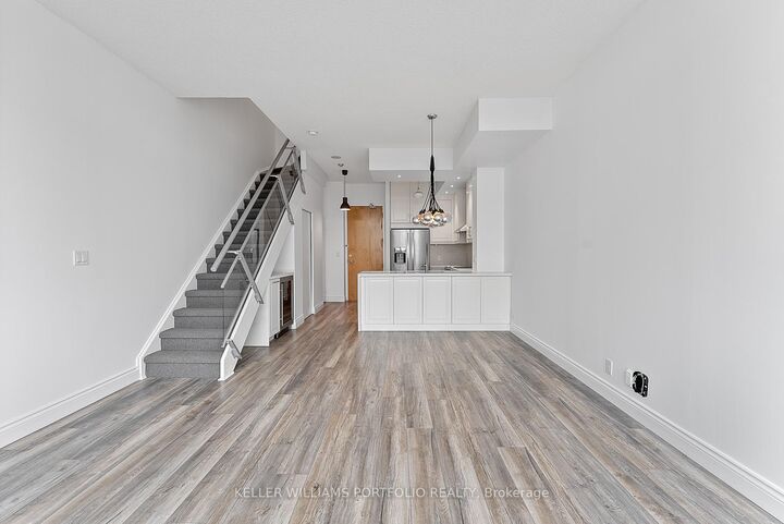 Property Photo: 388 Richmond Street W 918 ON M5V 3P1