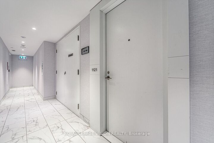 Property Photo:  121 St Patrick Street 1121  ON M5T 0B8 