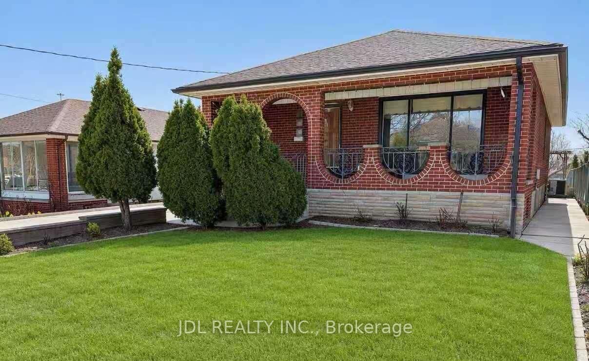 Property Photo: 40 Montana Avenue ON M3M 1B6