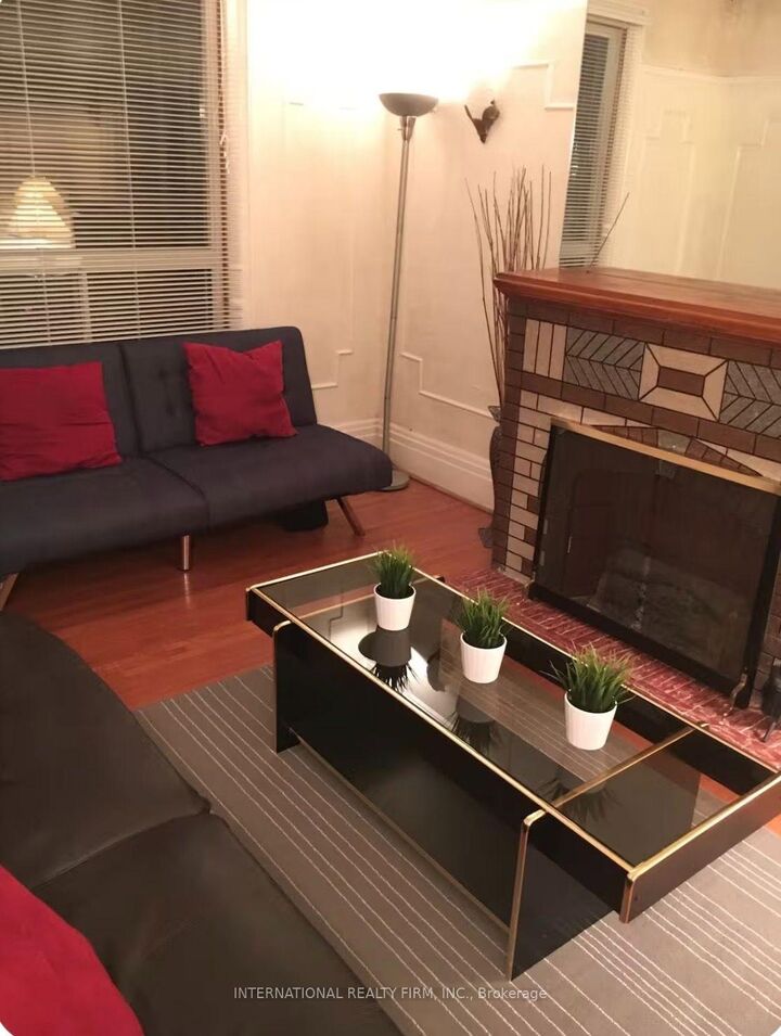 Photo de la propriété: 132 Grace Street Main ON M6J 2S2