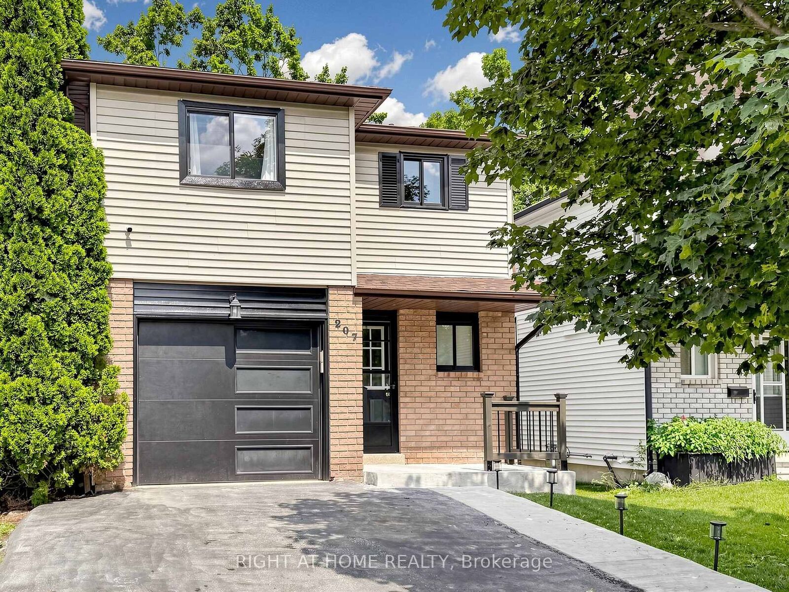 Property Photo: 207 Hickling Trail ON L4M 5W6