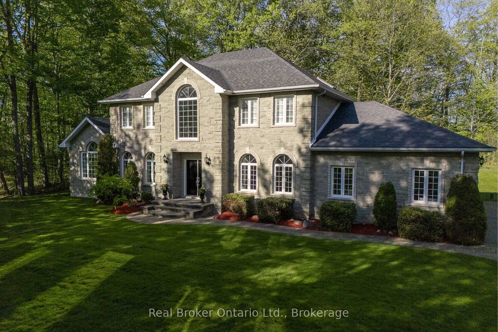 Property Photo: 9 Paige Court ON K9A 0W6
