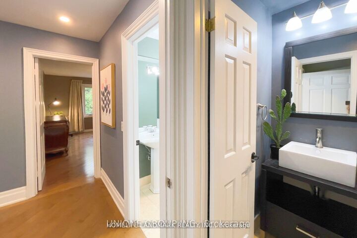 Property Photo: 2415 Jarvis Street B5 ON L5C 2P7