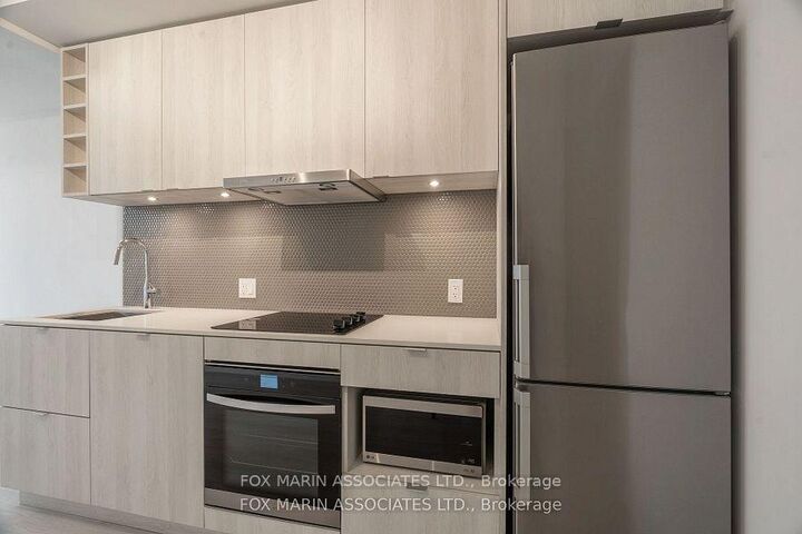 Property Photo:  11 Yorkville Avenue 506  ON M4W 1L2 