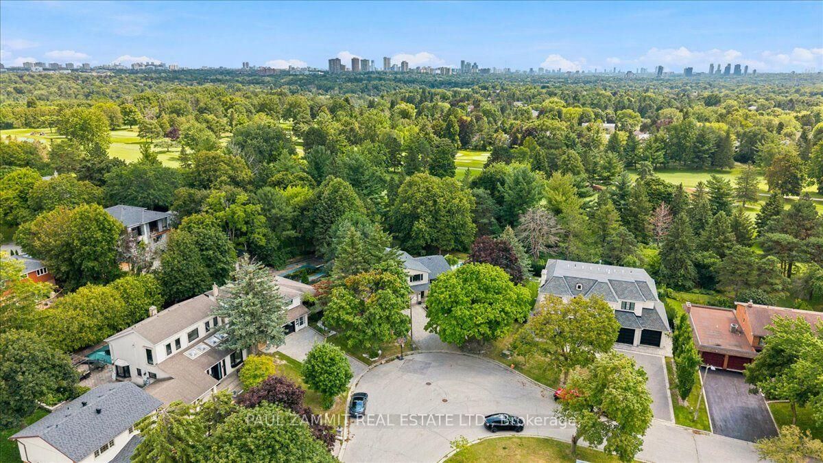 Property Photo: 21 Kings Inn Trail ON L3T 1T6